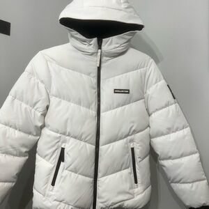 NWT Hollister Puffer Collection Men’s Coat. White with black accents.